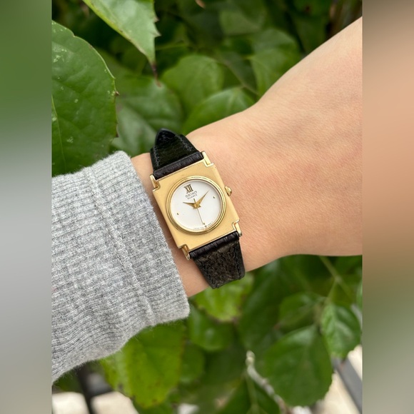 Vintage 1984 Seiko “Lacquer Frame” Women’s Dress Watch
Ref. No.: 7321-0190 - Picture 2 of 5